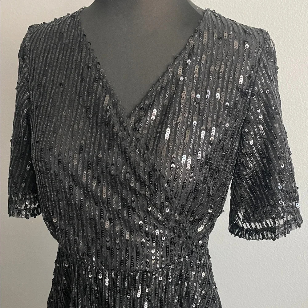 Ivy City Co Elegant Black Midi Dress - Picture 5 of 8